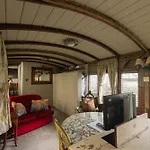 Сasa de vacaciones Garden & Railway Carriage *