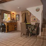 Garden Cottage&railway Carriage Semesterbostad *