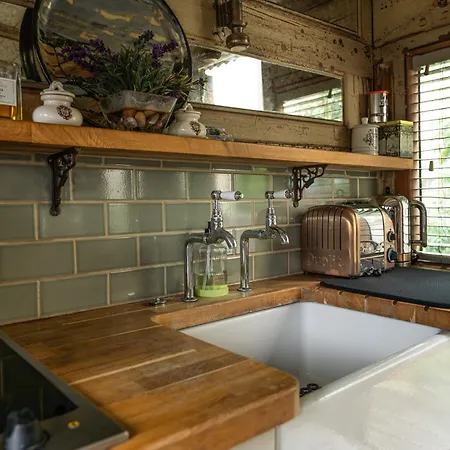 Garden & Railway Carriage