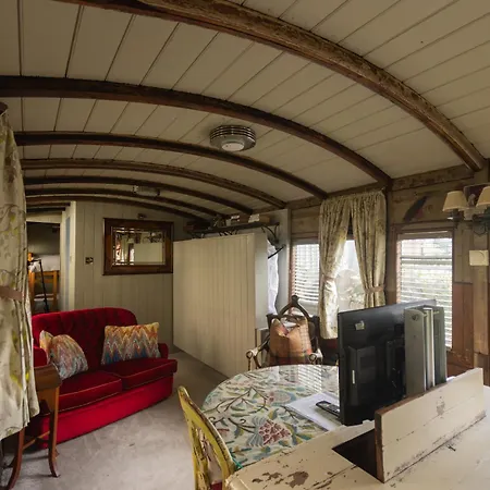 別荘 Garden & Railway Carriage *