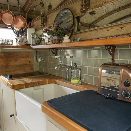 Garden & Railway Carriage *