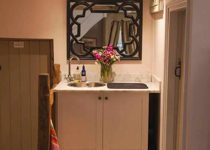 Garden & Railway Carriage Holiday home