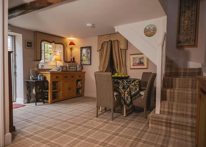 Garden & Railway Carriage Holiday home *